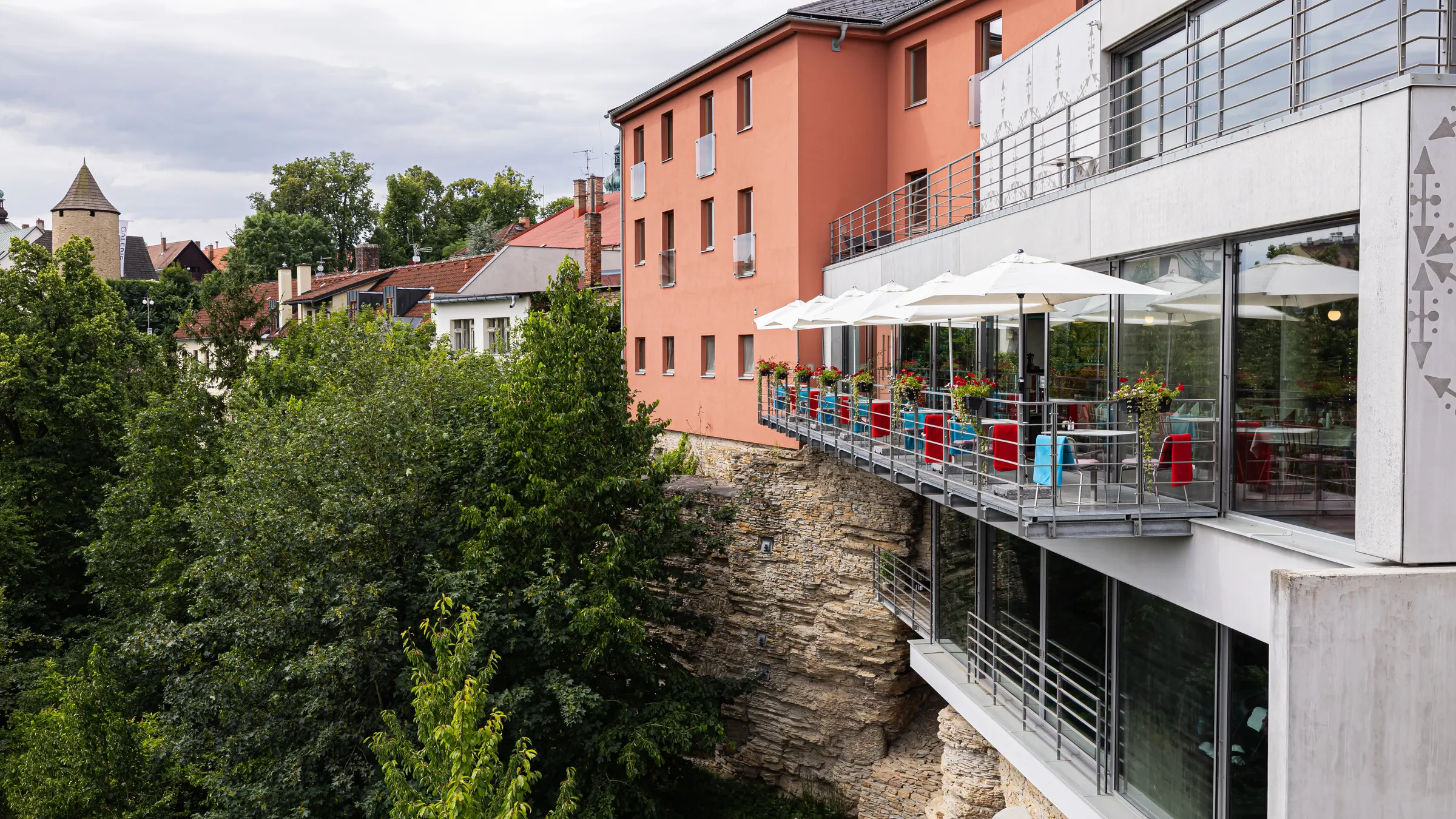 Interiér restaurace hotelu Rajská Zahrada